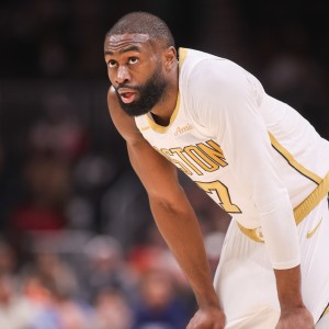 三双到手！杰伦·布朗27中9拿到27分10板12助 三分10中4