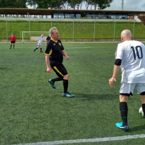 开云网页版-70岁也能踢球！来，一起踢“走路足球”！