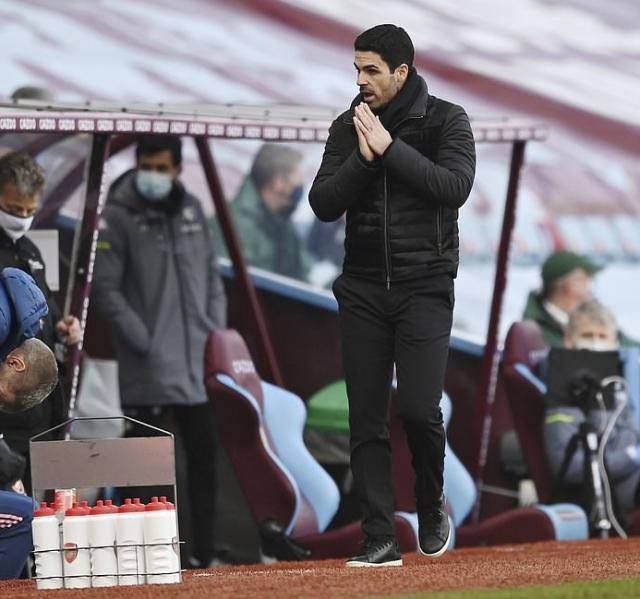 1612625175633090296.jpg 38956192-9228483-image-a-24_1612622699669.jpg